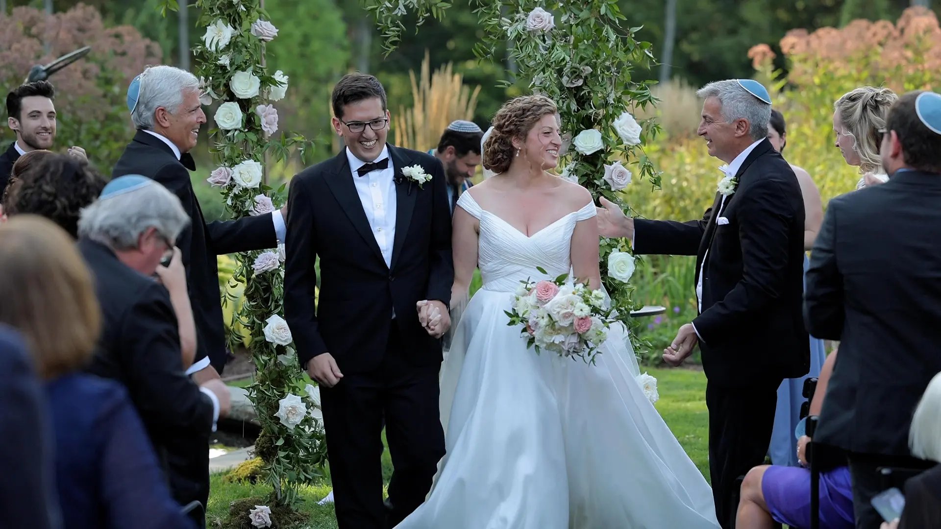 Adorable “Coffee Meets Bagel” Love Story